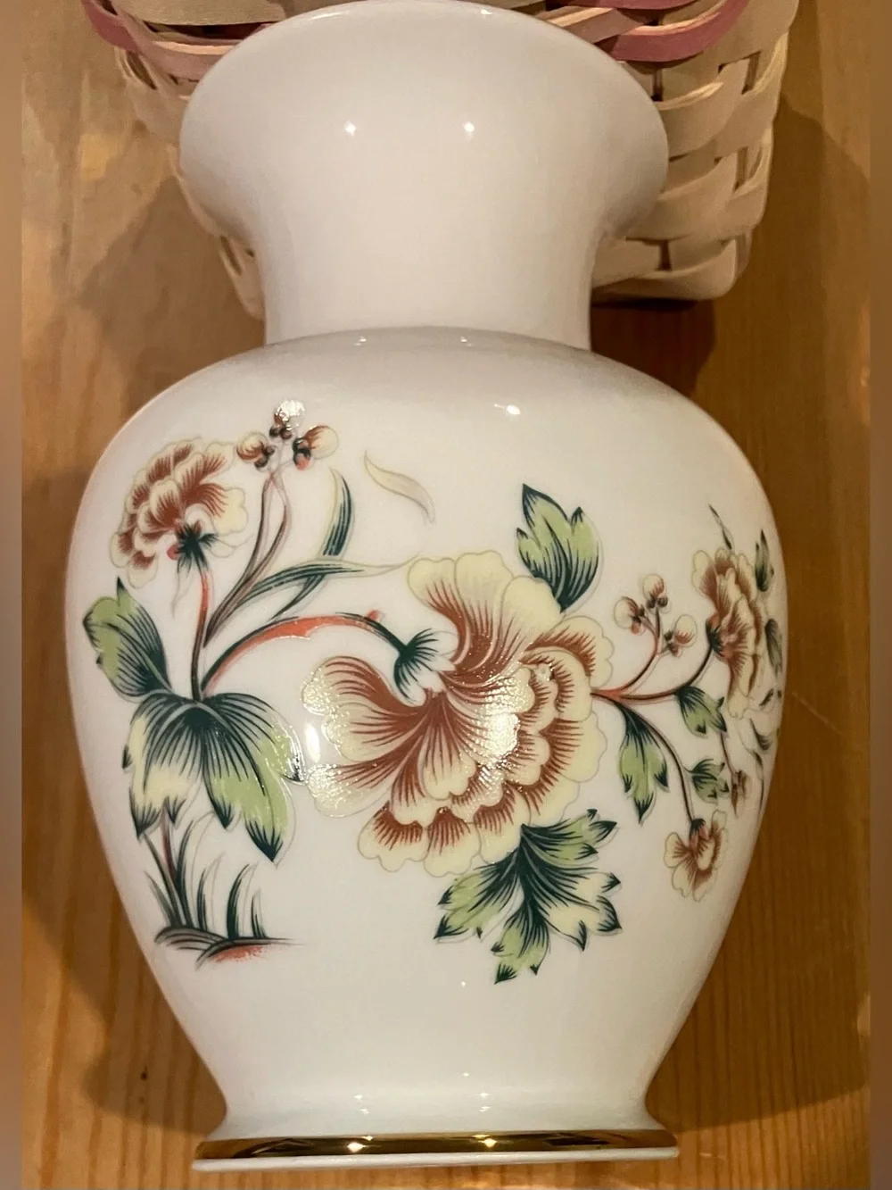 EUC Hollohaza Floral Porcelain Gold Trim Vase Floral Motif 1831 7”